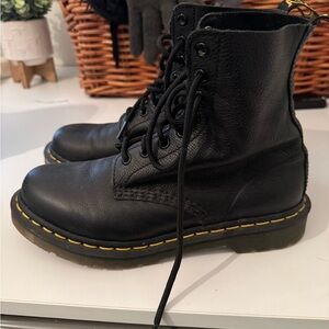 DR. MARTENS
1460 | Women